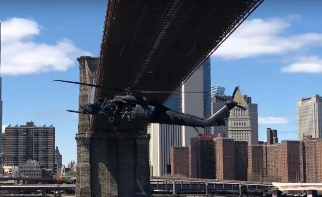 Κόβουν την ανάσα χαμηλές πτήσεις στρατιωτικών ελικοπτέρων στην Νέα Υόρκη! (βίντεο)